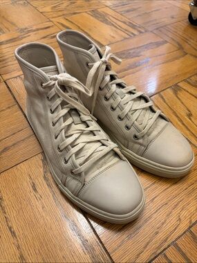 Gucci Men’s High-Top Sneakers in Off-White/Beige